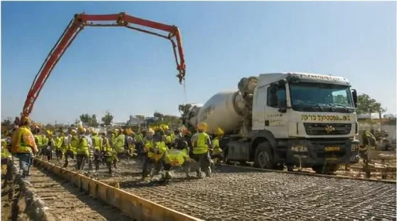 יציקת בטון עם משאבה לרחבת תדלוק
